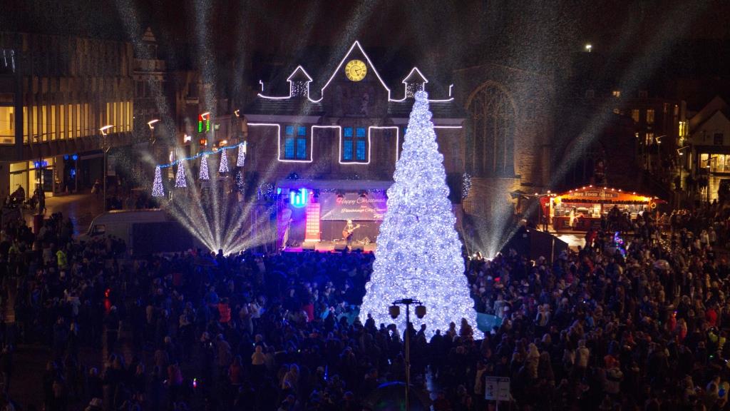 The Peterborough Christmas Lights switch-on for 2018 is going to be a fantastic, fun-filled event for the whole family. Come and join us at Cathedral Square on Friday 16 November. It all starts at 4pm. You can find out more about the switch-on here – ow.ly/rrWb30msHIl.