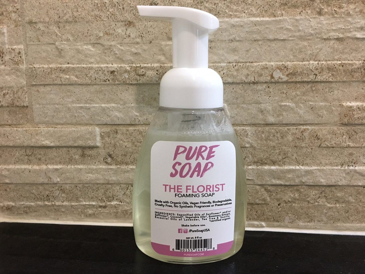 PureSoapUSA's tweet photo. With a sumptuous, delicately balanced floral scent with notes of heavenly lavender and sweet vanilla, The Florist is a liquid soap that the whole family will sure to love. It’s available in an 8fl oz bottle with handy pump top. https://t.co/D2xxCfOmw1 #crueltyfree #vegan https://t.co/UC5lKjYBLv