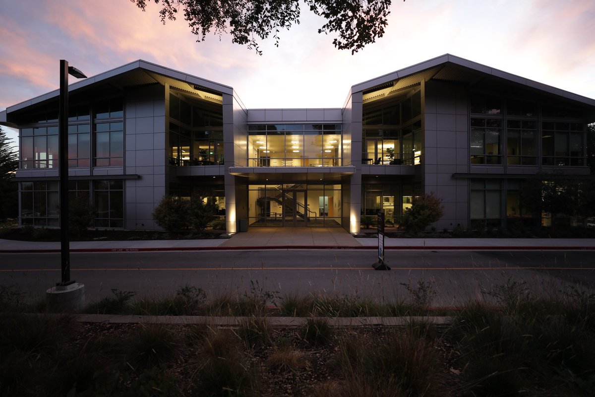 VMware's tweet photo. This morning, we opened #VMware's new Discovery Center, designed as a forum where our customers, partners and VMware engineers all over the world can come together to share ideas and collaborate on innovations that matter. #VMwareInnovatingforGood https://t.co/MLBJSsd9yt