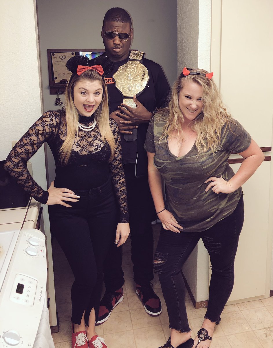 MissKrish's tweet photo. No plans for Halloween? Not according to these two! @Emilnem @Big75Fella #TheRock #ArmyDevil?? #Minnie/Mickey #HalloweenCrew https://t.co/NUubiluO12