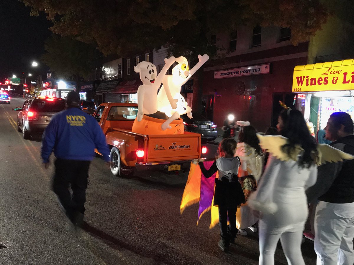 NYPD104Pct's tweet photo. A great turnout both of our Halloween parades in the #104PCT. All events started and finished safely. #NYPDprotecting https://t.co/6n2FQt0OUQ