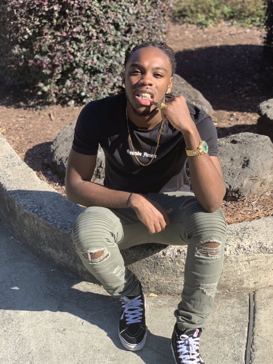 BelAirVegas's tweet image. Heart cold as a b*tch no 🧢💯🎒 #HOCO2k18