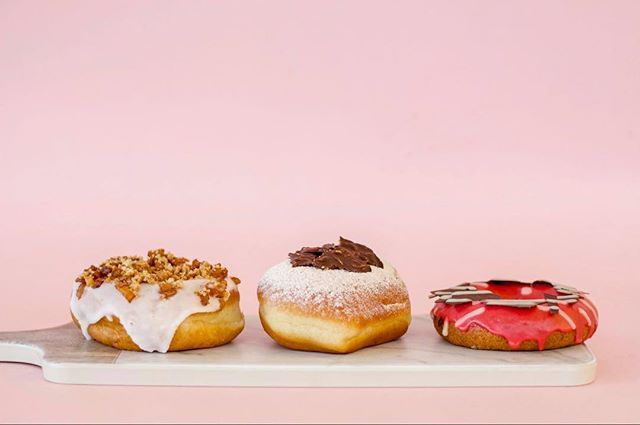 Cartemsdonuts's tweet photo. Y'all ready for this! Introducing our November specials...⠀ ⠀ 🍩 Cran-Marnier: A vanilla cake donut with a cranberry glaze, drizzled with Grand Marnier drizzle and topped with dark chocolate shards (GF option available). ⠀ 🍩 Spiced… https://t.co/kGBkirK8E7 https://t.co/fOEqTUULvv