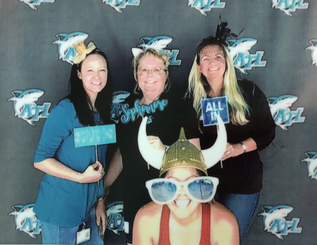 kashort5's tweet photo. Nice job on the photo booth @AtlanticPTSA! 👍❤️😊🦈 #Finsup https://t.co/FkpQDicWxp