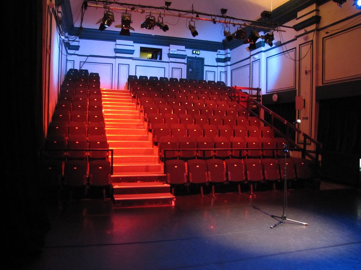 Do you know a Source 4 to your Vari-Lite? Or a SM58 to a Sennheiser e845? Then we have just the job for you! We are looking for a casual theatre technician to join our team.

If this sounds like you, then find out more here: socsi.in/jobs_and_caree…

CLOSING DATE: 12 November 2018