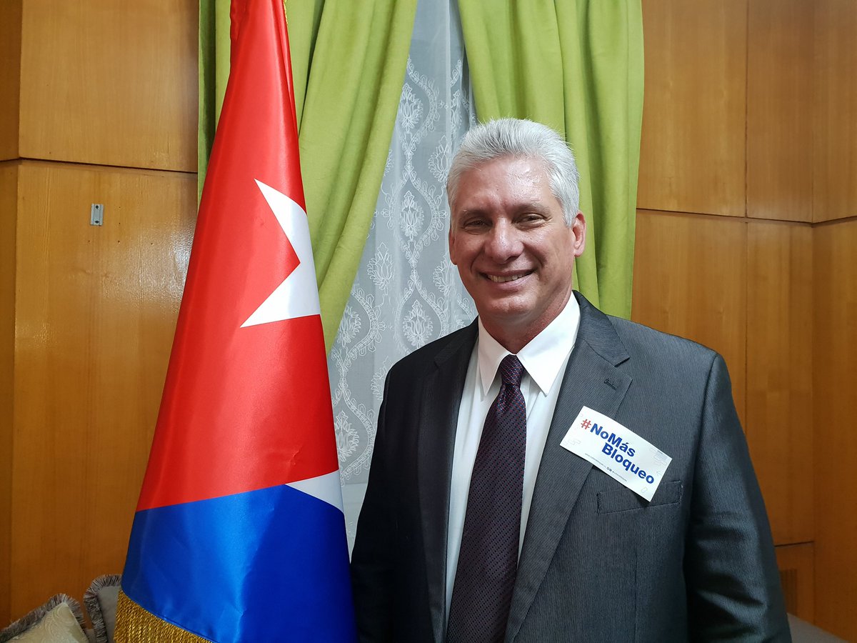 CubaMINREX's tweet photo. "Somos una Isla pequeña, pero en dignidad, tan grande como el mundo, porque el mundo estuvo con nosotros" #NoMasBloqueo dijo Presidente @DiazCanelB desde la sede de @EmbacubaRusia https://t.co/WkDkdiNNBe