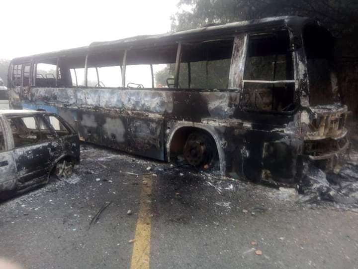 mureebmohmand's tweet photo. These pictures sent by one of My friend from Tableghi Jamat, took these pictures on #Shiekhpora interchange, according to him these vehicles were carrying Tableghi Jamat for Raiwand Ijtimah and burnt by #TLYF member He was upset questioning why? https://t.co/x7ZuOV8t2M