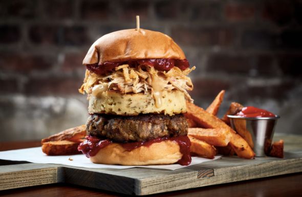 themeparkwriter's tweet photo. The Edison at @DisneySprings November burger of the month.   Triple stack thanksgiving burger.  Turkey burger topped with oven roast turkey and stuffing slathered with cranberry relish and drizzled with gravy. Bring your appetite. https://t.co/T5TfBnlsOy
