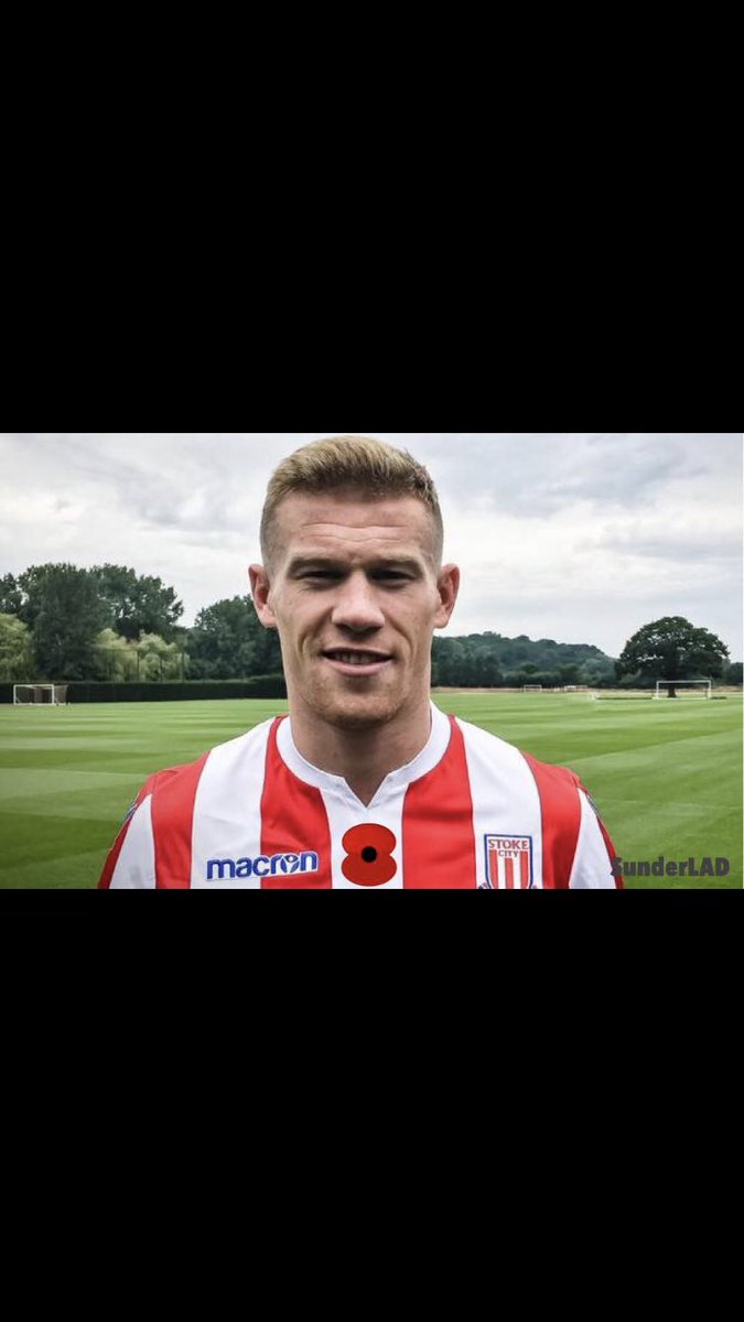 ToonWat's tweet photo. @JamesMcC_14 you don’t half suit that poppy lad.... #cockmuncher https://t.co/TiXXVVO3Wm