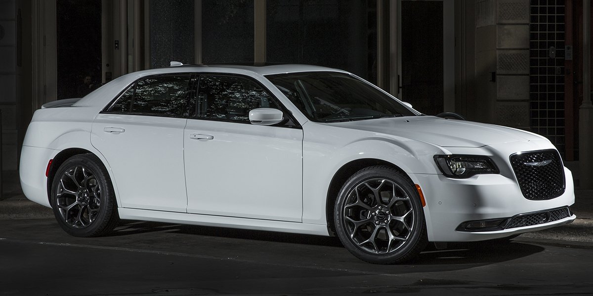CdjrDave's tweet photo. Glamour, illuminated. #300style #cardesign https://t.co/3iWBNZQ6Uc