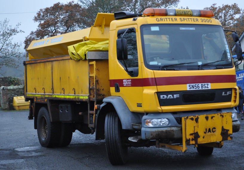 scotborders's tweet photo. Our gritters will be out on primary routes from 4pm today and will check conditions at 6am tomorrow (including footpaths) #SBCgritters #SBCroads https://t.co/1B9foHePq2