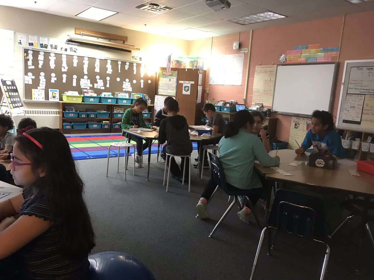 cedeliee's tweet photo. Math workshop taking place in Ms Baxter’s class today. #centreridgees #OtherPeopleMatter @Region4FCPS https://t.co/bg2w9AsJus