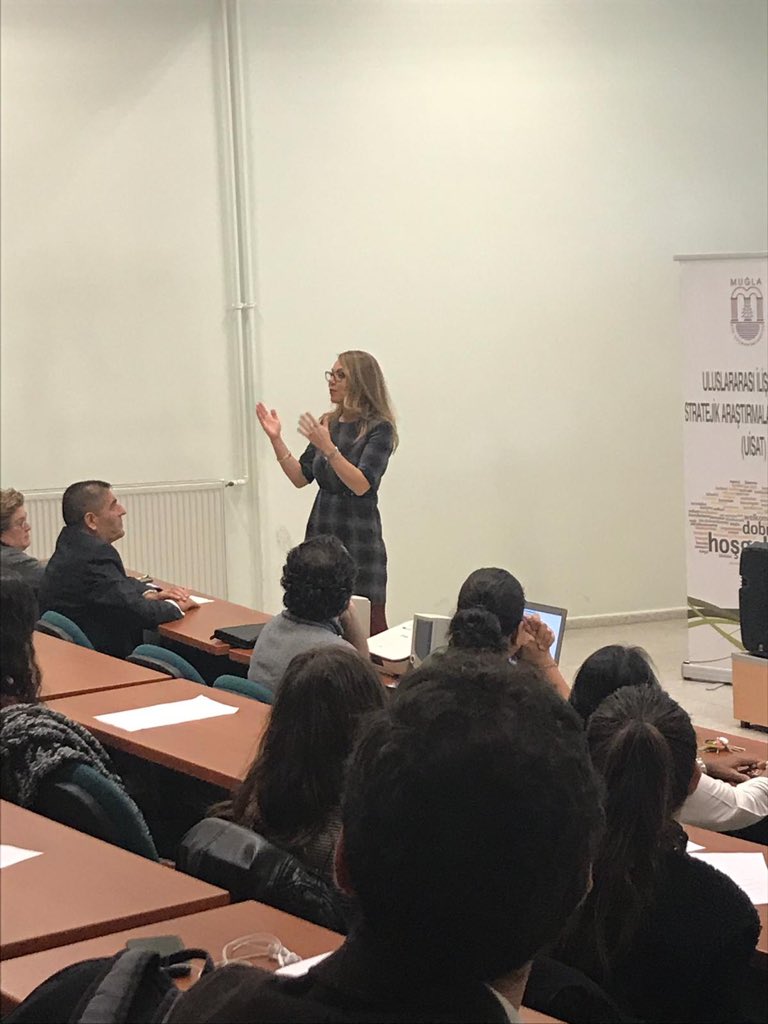 uisat's tweet photo. Konferansımız da fakültemizin öğrencileri, Sayın Büyükelçiye merak ettiklerini soruyorlar. https://t.co/DsBDbOmydV