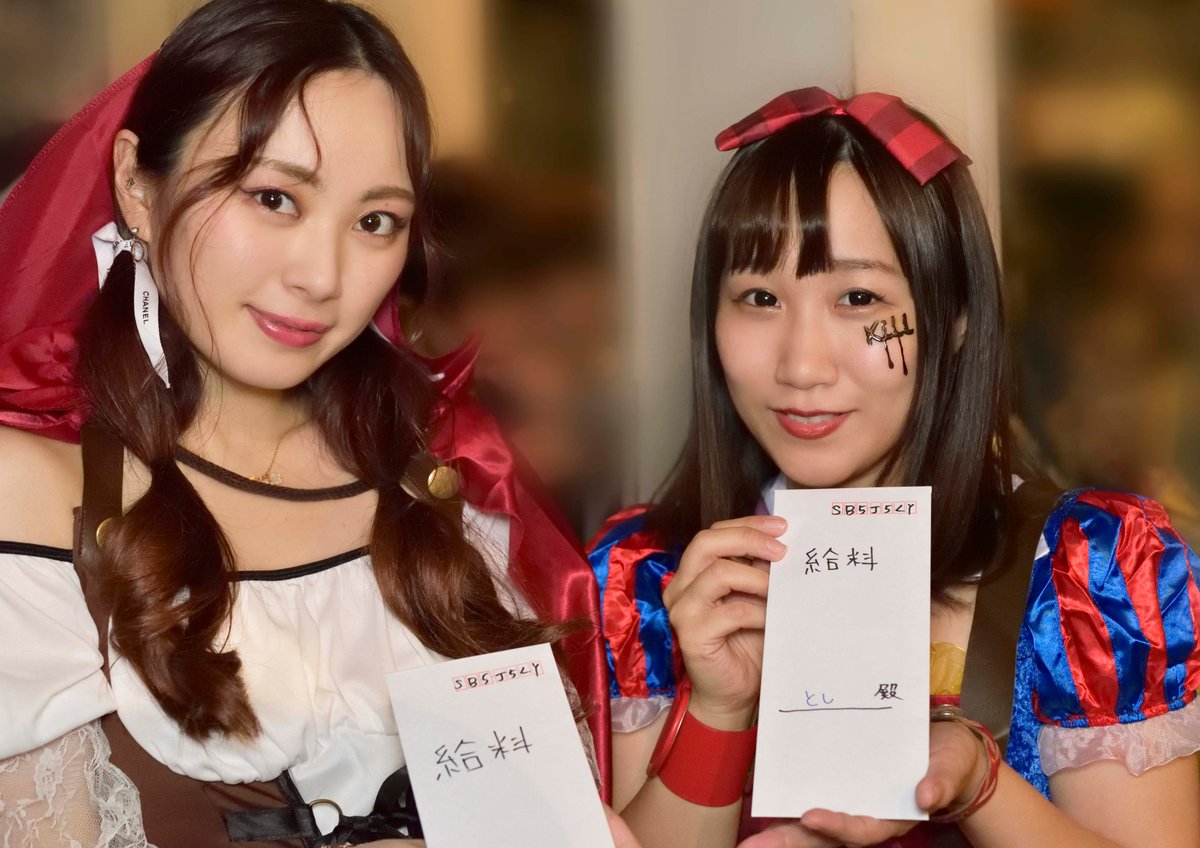 Toshi_N_29's tweet photo. #SB5J 10月30日解散ライブ morph-tokyo.
ライブから2日経ってちょっと落ち着いてきたので、写真の続きです。
物販、超忙しかったと思うけど、たくさんのファンの人たちが会いに来てくれたね。忙しいのにお手紙も書いてくれて本当にありがとう。
#前田薫里 #るんぴ #未早希 https://t.co/3HOBDydhNz
