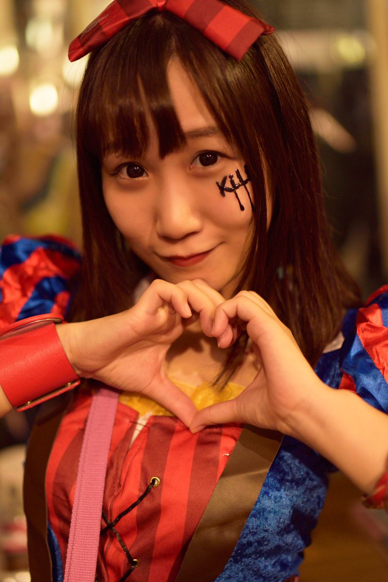 Toshi_N_29's tweet photo. #SB5J 10月30日解散ライブ morph-tokyo.
ライブから2日経ってちょっと落ち着いてきたので、写真の続きです。
物販、超忙しかったと思うけど、たくさんのファンの人たちが会いに来てくれたね。忙しいのにお手紙も書いてくれて本当にありがとう。
#前田薫里 #るんぴ #未早希 https://t.co/3HOBDydhNz
