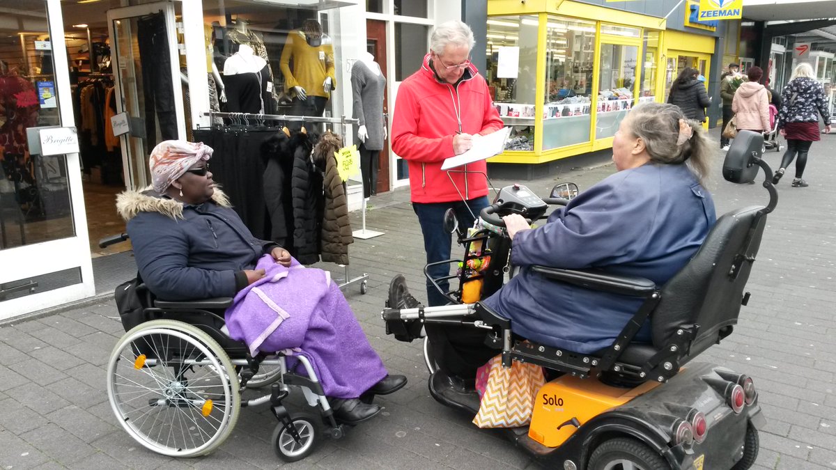 Voorall's tweet photo. Tweede ronde #toegankelijkheid in kaart brengen van winkels op de #Leyweg. Onze (ervarings)deskundige testers doen het weer! Resultaten binnenkort op @ongehinderd https://t.co/cIVomgwPfS