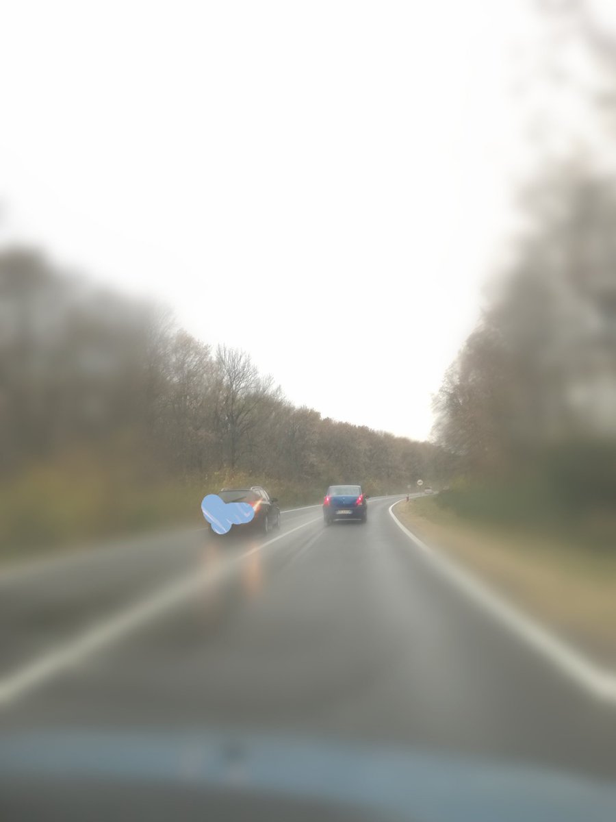 Mr_Legend85's tweet photo. Preticanje preko pune linije, po mokrom kolovozu, inače na ovom mestu pre 10ak dana bio direktan sudar dva vozila...
#rogot #batocina #saobraćaj @SaobrKamera @DamirOkanovic https://t.co/WgJNwoVptw
