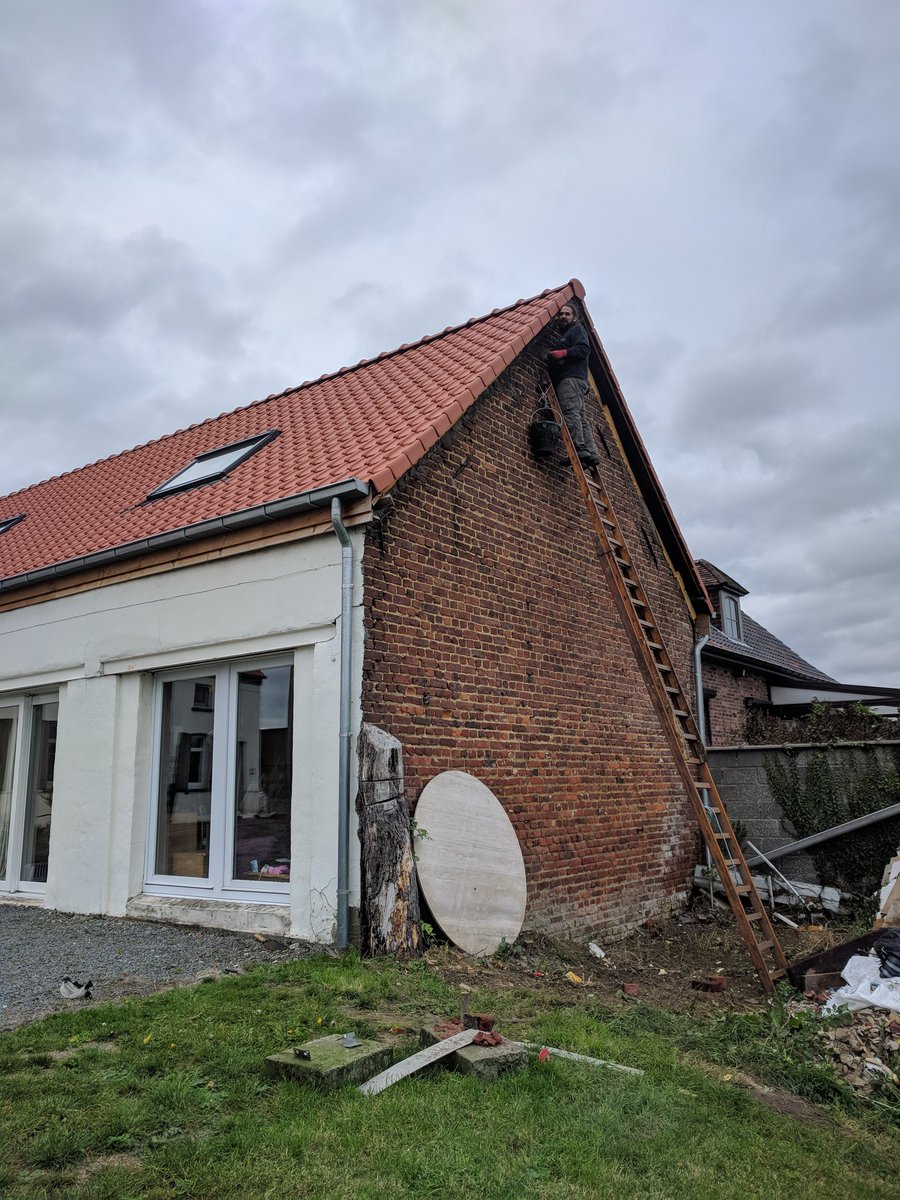 beorn_d_latch's tweet image. Next-level Context switching! Spring boot development to masonry up high ;)#contextswitch #development #stuffneedsdoing