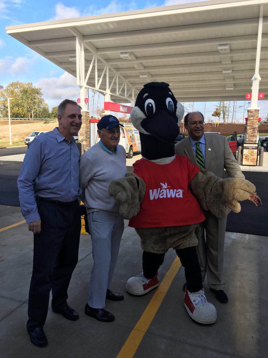 CaptainMBreeden's tweet photo. #goosepride at the #grandopening of the #Wawa on Otterdale. We are excitedly waiting for the #HoagiesforHeroes hoagie building challenge! @Wawa @ChesterfieldVa #gottahaveawawa https://t.co/A4ADqrmNE3