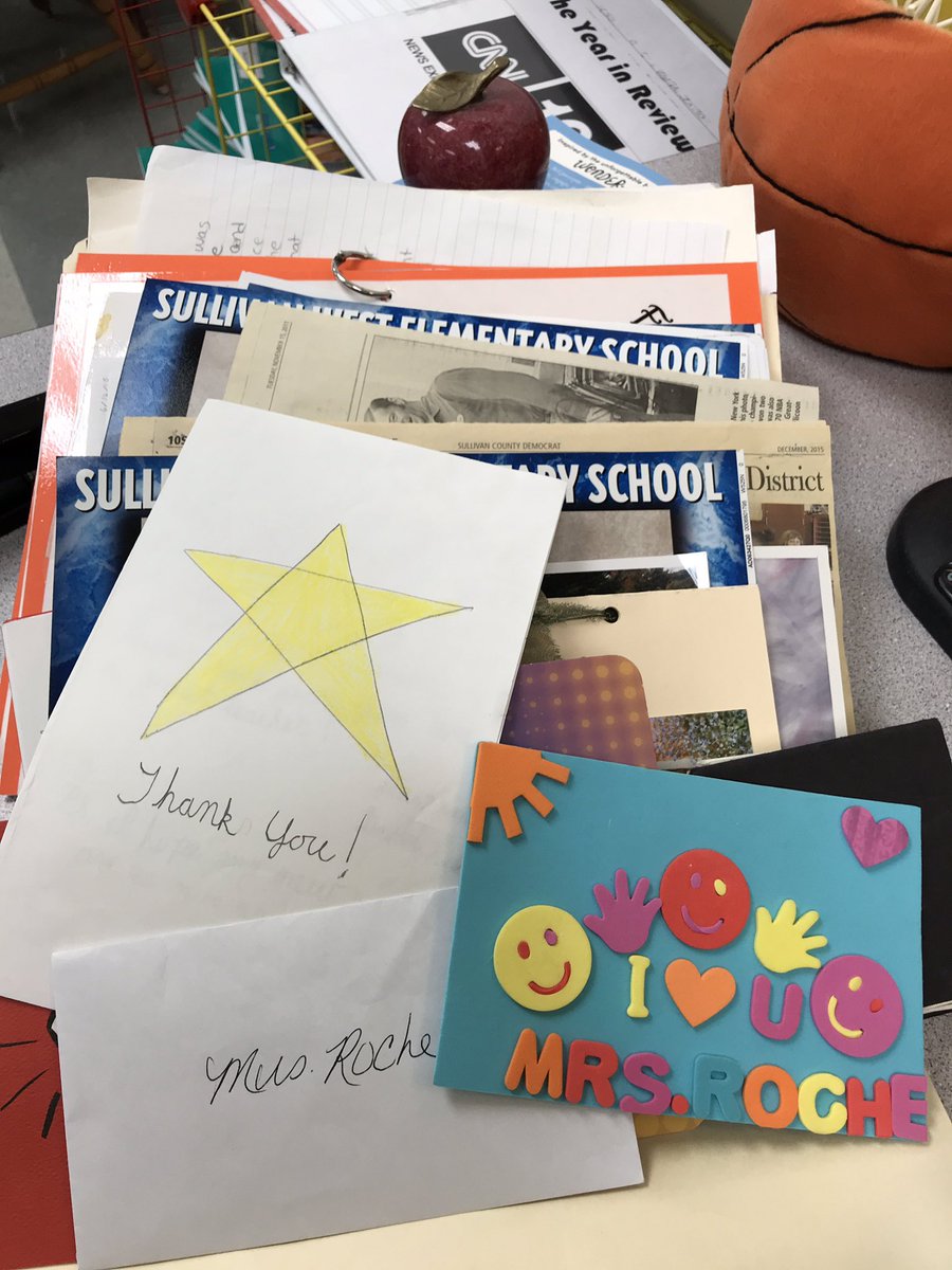 patti_roche's tweet photo. Sometimes the “warm fuzzy” folder is all you need. 30 years of sweet words and thoughtful gestures from kids and parents. ❤️. https://t.co/D66XvB92ls