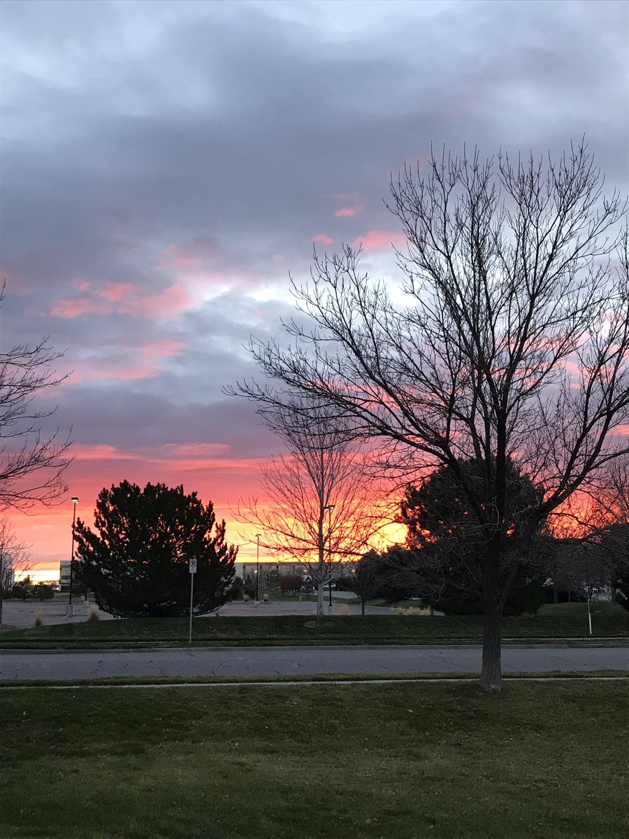 DaKaise's tweet photo. Red sky in the morning....🤔. Let’s see what the day brings.  #bringit #Squad12 #theOldOneTwo #InSquadWeTrust 🦑 https://t.co/tzWov4zep8