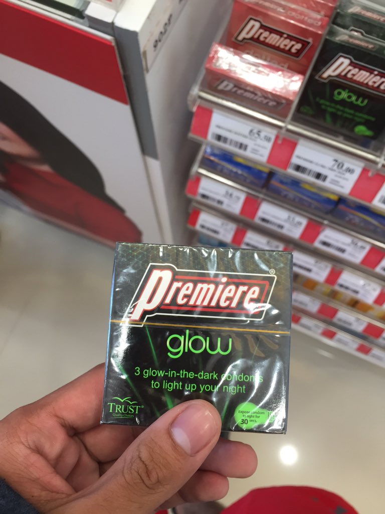 sproutedkpamp's tweet photo. Sarap siguro sa feeling na kahit plastic ka gumo-glow ka 🤨😛 HAHAH #Premiere 😂 https://t.co/ORPSKzy2D4