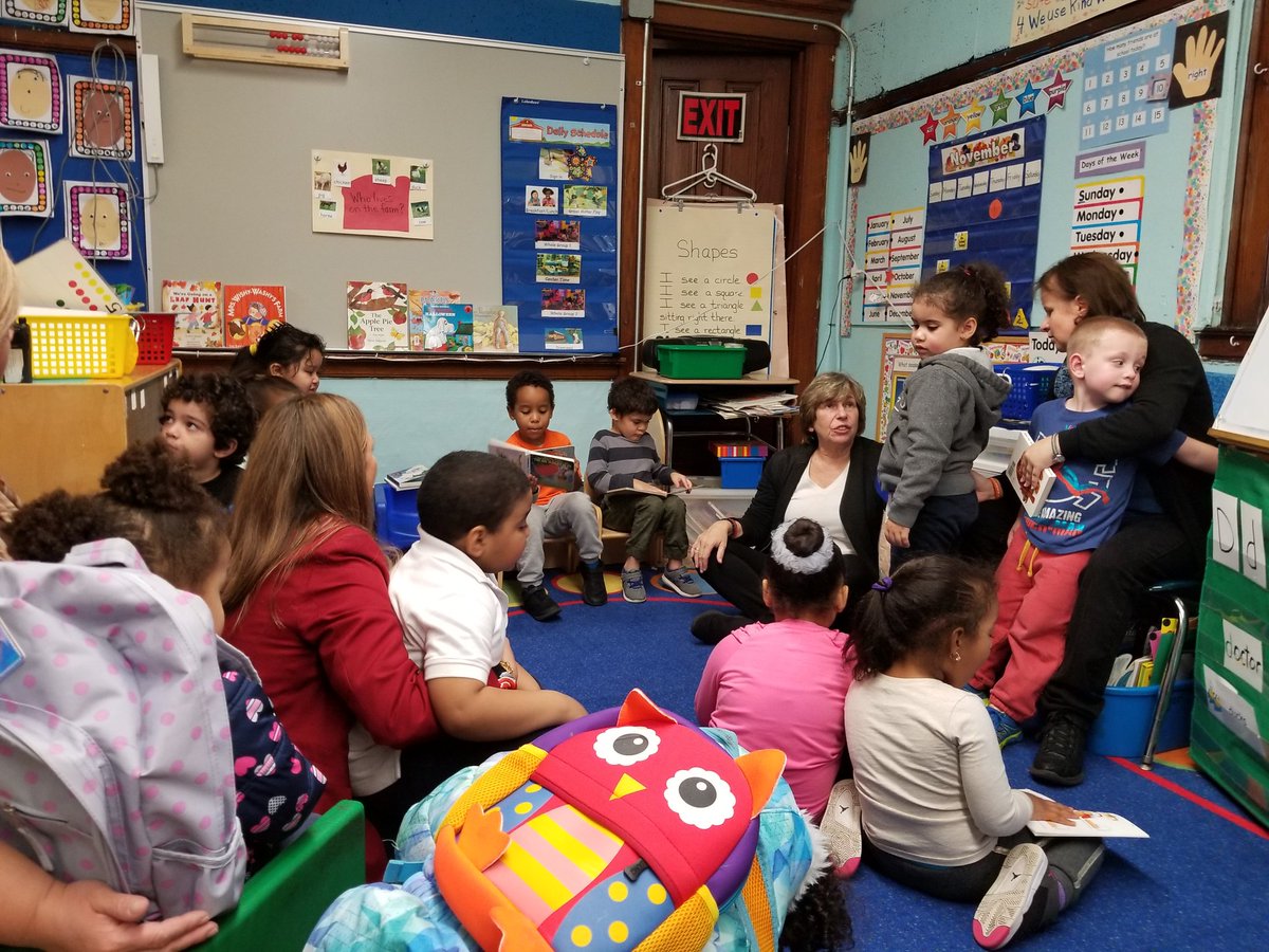 AFTunion's tweet photo. .@rweingarten gives more hats and scarves to these young students.  These students were affected by the gas leak and explosion and many homes still dont have heat. https://t.co/84CBgVBJ56