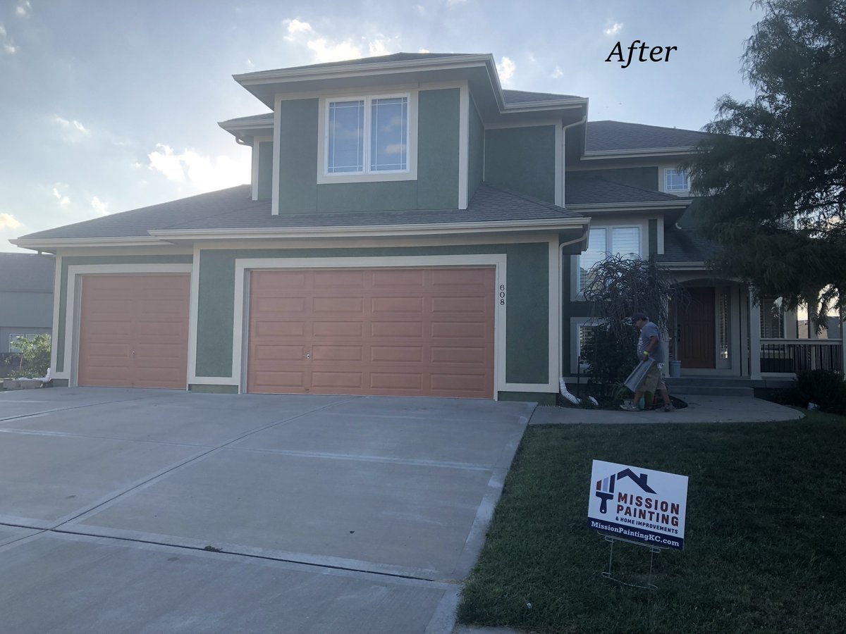 mission_home's tweet image. Check out this #beforeandafter in #Raymore.  Love these colors! Body of home - Oak Moss SW6180, Trim - Downing Sands SW2822, Doors - Decorous Amber SW0007. @SherwinWilliams #exteriorpainting #MissionPaintingKC