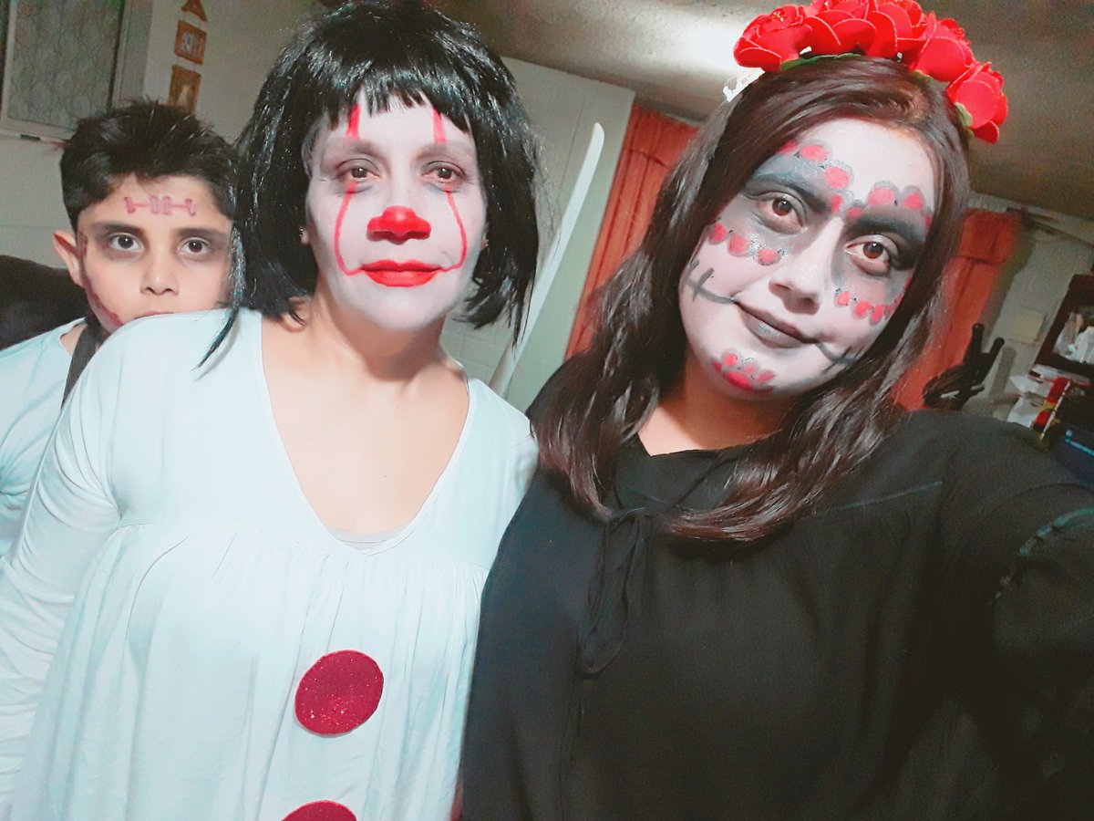 MarohaIgnacia's tweet photo. #LAMAÑANA Halloween en Familia ❤ https://t.co/YN3WK5GKlb