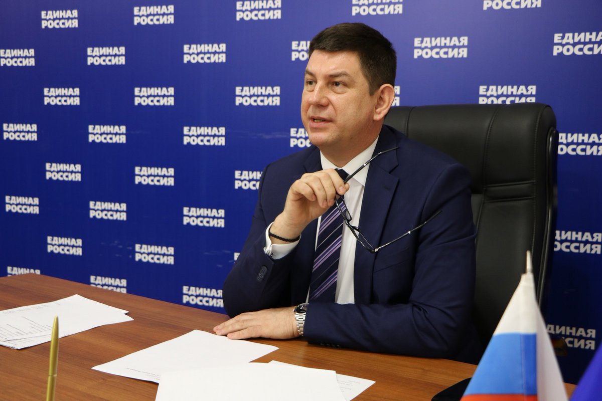 ivanovo_er's tweet photo. Для замещения вакантного депутатского мандата в Ивоблдуме партийцы предложили избиркому кандидатуру Евгения Астафьева

Заседание Регионального политсовета #ЕР37 провел секретарь Ивановского регионального отделения партии #ЕдинаяРоссия Виктор Смирнов

✅https://t.co/hNj4eGYDLf https://t.co/d42vniKGgy