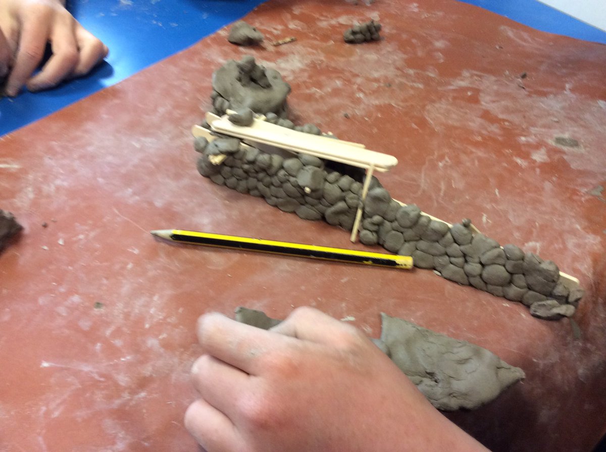 MissAprimary's tweet photo. Maple class are working hard in teams to create trenches. #trenches #ks2 #wewillrememberthem #centenary #WWI https://t.co/zQPTDYwIQf