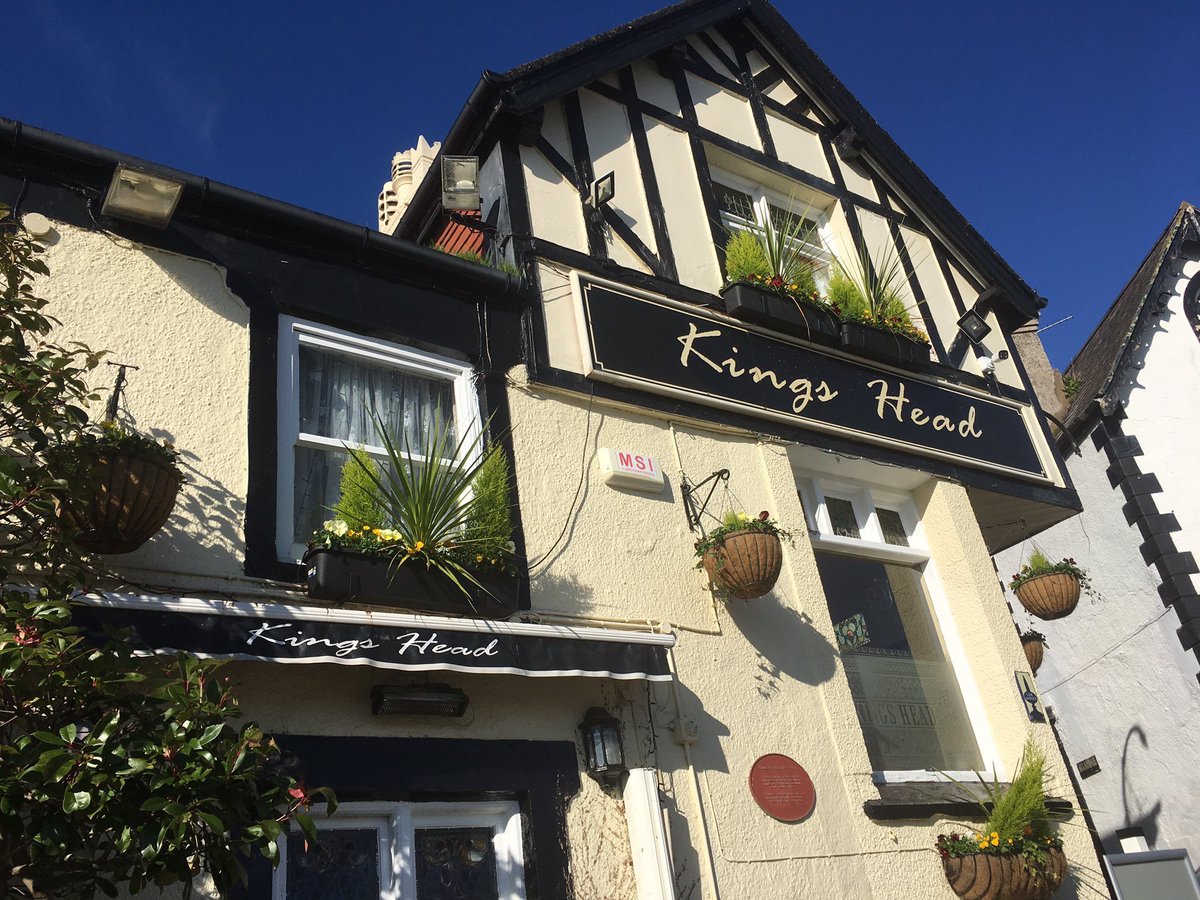 Autumn walks and a Pub meal?
Join us at the Kings Head, menu is available tonight 6-9pm.
Walk ins welcome, dog friendly, booking advisable

01492 877993
 #llandudno #pub #foodie  @nwalestweetsuk <a href="/ConwyAleTrail/">Conwy Real Ale Trail</a> <a href="/TheMilverton/">Milverton House</a> <a href="/PubsCymru/">Cymro</a>