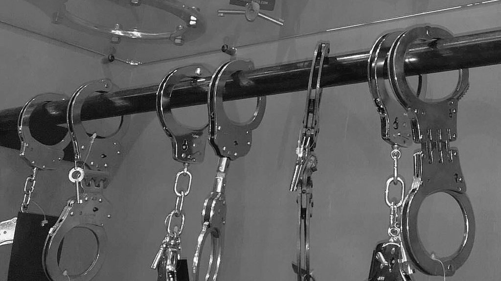 CrazyRichWeIsh's tweet image. ㅤ
　　 ♰. ( Cᴜʀᴛᴀɪɴꜱ ᴜᴩ. .) ： 

Lᴇᴛ ᴍᴇ ᴋɴᴏᴡ ᴡʜᴇɴ yᴏᴜ ᴡᴀɴᴛ ᴛᴏ 
　　ɢɪᴠᴇ ᴜᴩ ᴀʟʟ ᴛʜᴇ ᴄᴏɴᴛʀᴏʟ.

　　　　( ᴀ ᴩᴀᴛɪᴇɴᴛ ᴡᴏʟꜰ )

ㅤㅤㅤ▸ ᴩᴇʀɪɴɢᴀᴛᴀɴ: ᴀᴋᴜɴ ᴅᴇᴡᴀꜱᴀ ᴜɴᴛᴜᴋ 21 ᴋᴇ ᴀᴛᴀꜱ.