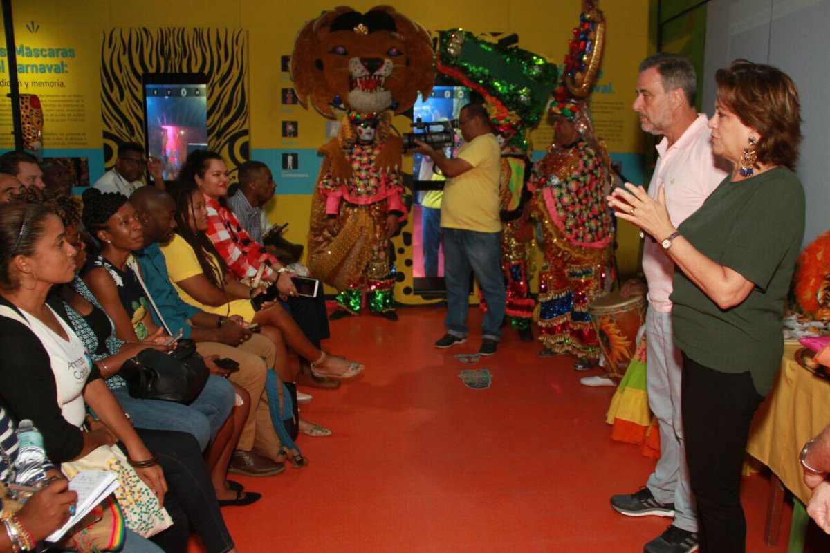 Carnaval_SA's tweet photo. ¡La Diversidad Cultural del Carnaval de Barranquilla es única !  Recibimos participantes del #Foromic2018 para presentarles el modelo de gestión de su organización y sus procesos de fortalecimiento para la Industria Creativa. #CarnavalConSaborANaranja🍊 https://t.co/DxmZP1UQsP