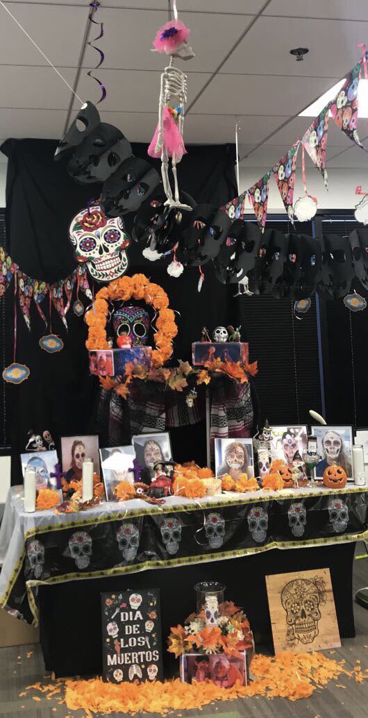 carbajal_anissa's tweet photo. Another successful Halloween @UltimateSoftware with the ACA & Garn Teams in SoCal Office #ultihalloween #ultifam #ultifun #cocotheme #diadelosmuertos2018 https://t.co/cK3WKXI5Hu