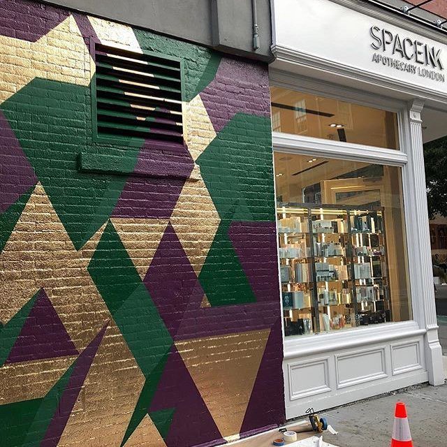 AdamDailyArtist's tweet photo. Finished mural for @spacenk at Prince and Mott in SOHO NYC #muralonmott #thebeautywishlist #mural #isometric #geometricart #streetart #geometric #gold check it out @lawrence_fine_art https://t.co/c78oBblTKX https://t.co/MFkahBWRCp