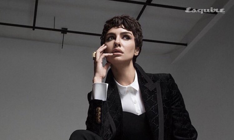 esra___q's tweet photo. شكلها هنا جايب راسي  #BirceAkalay https://t.co/r1fp87hrV5