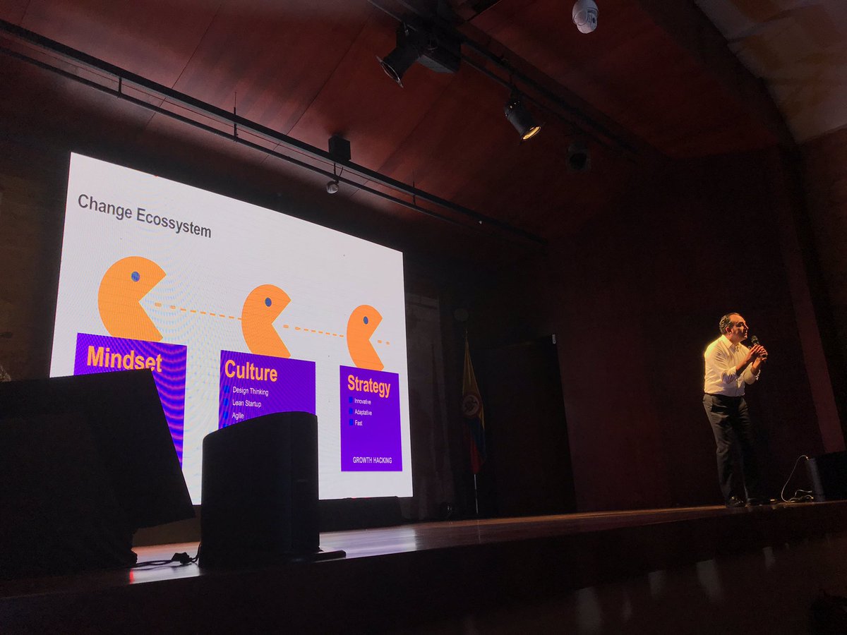 martincitat's tweet photo. @JoseCarlosTecno @hyperisland compartiendo nuevas formas de co crear innovacion #OracleFinanceTrends #OracleTechTrends @ELKINOSTOS @OracleLatam @museonacionalco https://t.co/Vg0BWvIbm8
