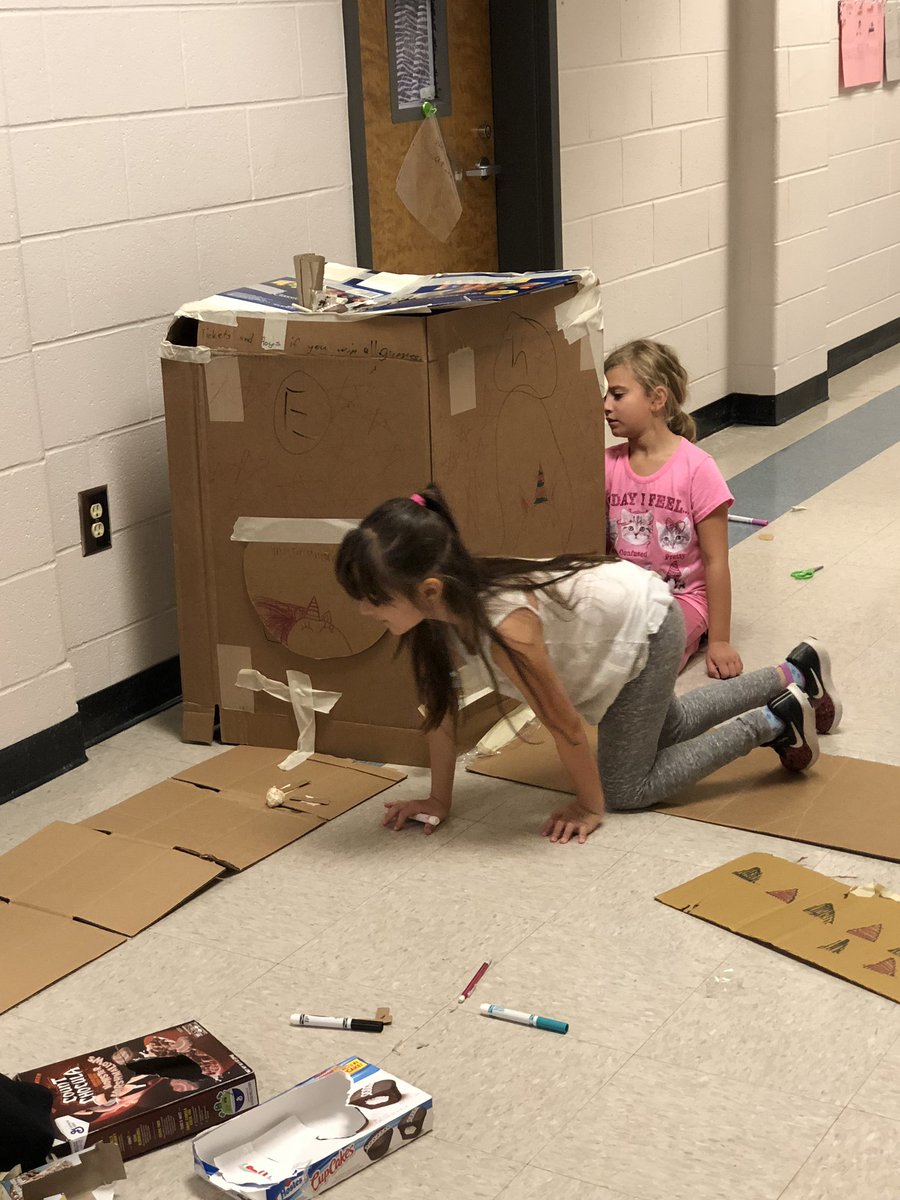 _PaigeGuthrie's tweet photo. Learning is sometimes messy- cardboard challenge! @bullardbulldogs https://t.co/eUGO1xpVhD