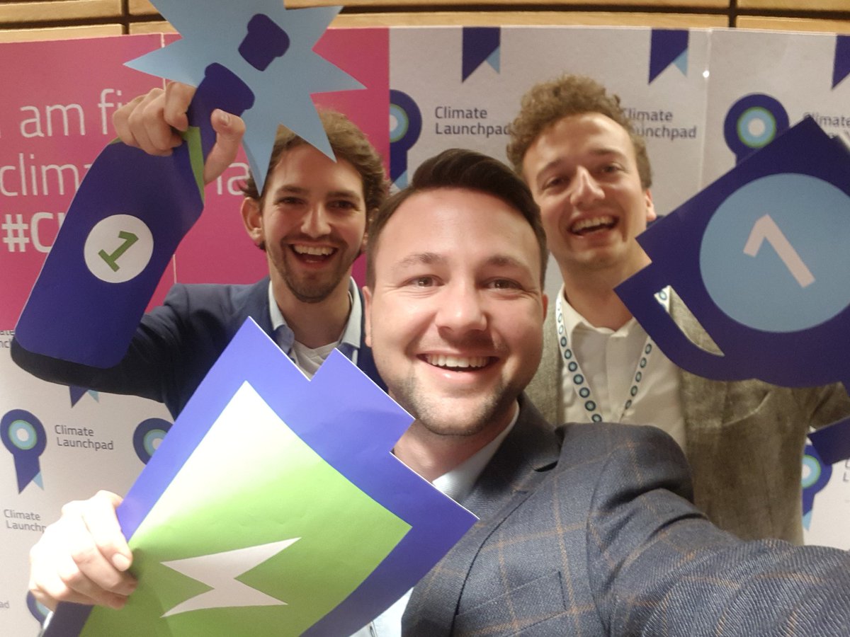 dato_g22's tweet photo. Me and the Gang! #CLP18 @ClimateLaunch  @EdCentreCC https://t.co/HTI8R7NrWi