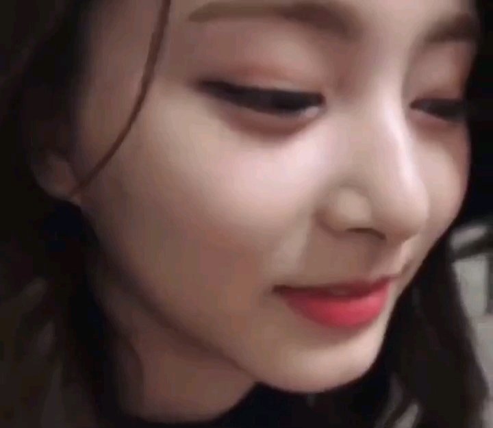 Tomo V Twitter 彫りが深くて立体的な明らか 奥行き顔族 なのに 決して濃すぎず爽やかで涼しげなのがツウィちゃんのお顔の素敵なところ 推しの顔が好き