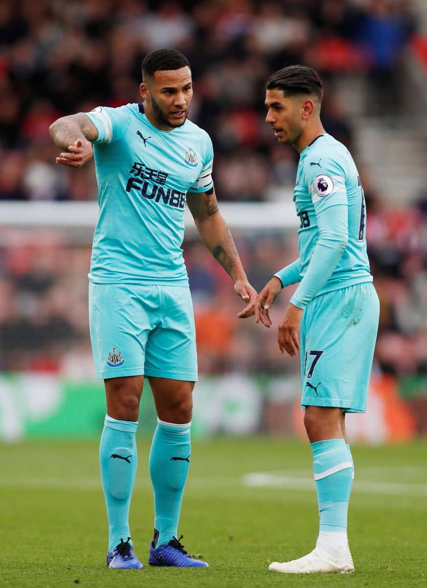 Congrats @Lascelles16 for your new six-year contract! Well deserved, captain!💪🏽 #HowayTheLads ⚫⚪