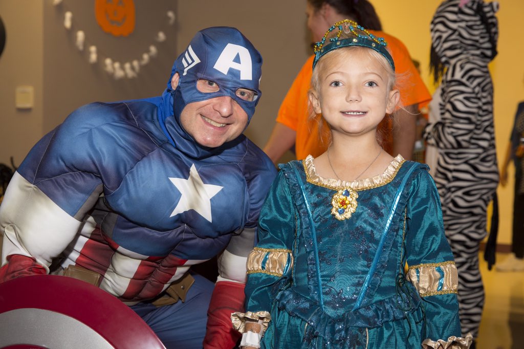 ChildrensMercy's tweet image. #Halloween at @ChildrensMercy is the perfect reminder that we’re all just big kids!! ☺️💙❤️

(And yes, that’s our brand-new CEO, Paul Kempinski, dressed up as Captain America!! 🙌🏼)