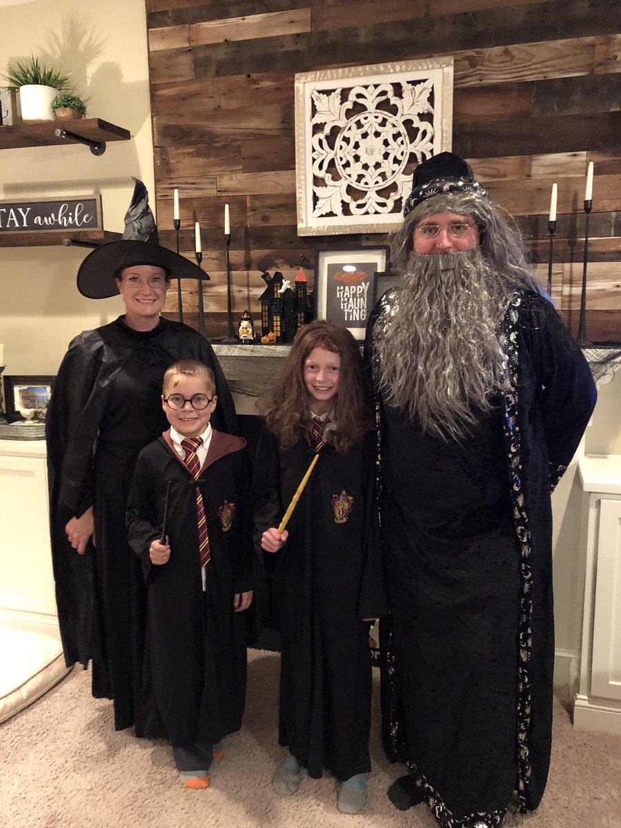 paullansing's tweet photo. #familygoals @jk_rowling https://t.co/TslwjSqWL0