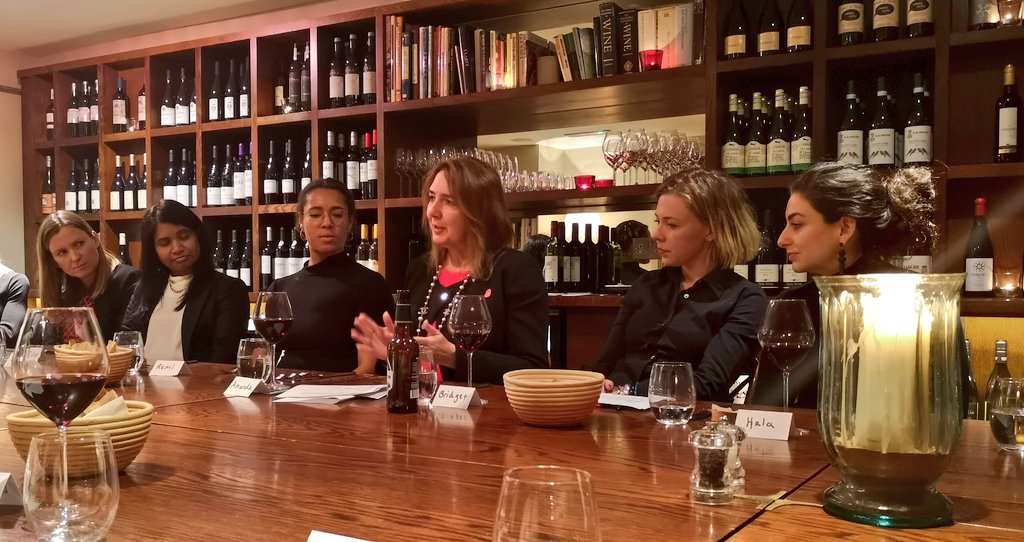 misskimhepburn's tweet photo. Over a #Peer20 dinner, @amanda_clack, MD of Advisory @CBRE_UK, shared top tips from her career journey so far. My favourites include living in 'daytight compartments' to live a worry-less life and 'underpromise, overdeliver' - I will definitely take a leaf out of Amanda's book! https://t.co/ILL5sIYZ2U