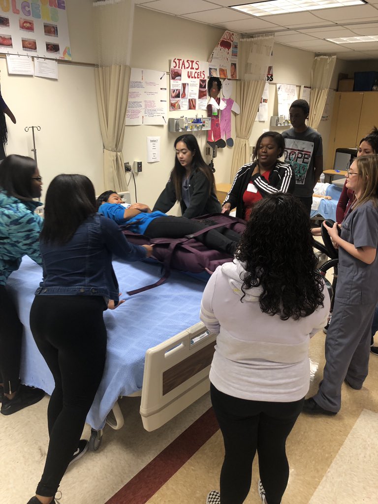MrBrownHS2AP's tweet photo. Hands on experience in pre-nursing! We love our medical pathways @RHS_HS2 #REYNProud https://t.co/NJfNBk4MId