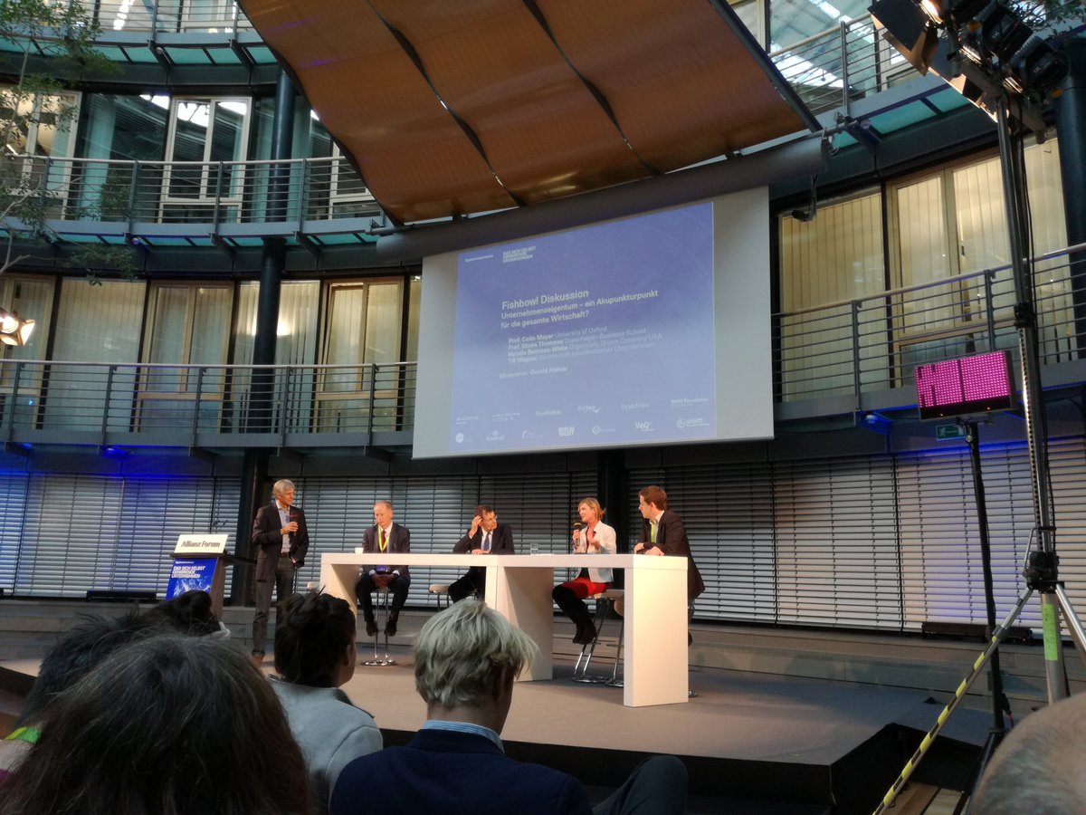 EssentialBerlin's tweet photo. Auf der #eigentumskonferenz hat sich gezeigt - #wirtschaftmitsinn ist keine Nische, sondern eine Bewegung! Was für ein großartiges Gefühl! Danke @purpose_economy und all den Unternehmen, die es bereits vormachen: @sharetribe @GETJolocom @Ecosia und viele mehr! https://t.co/2PgqaWdW4i