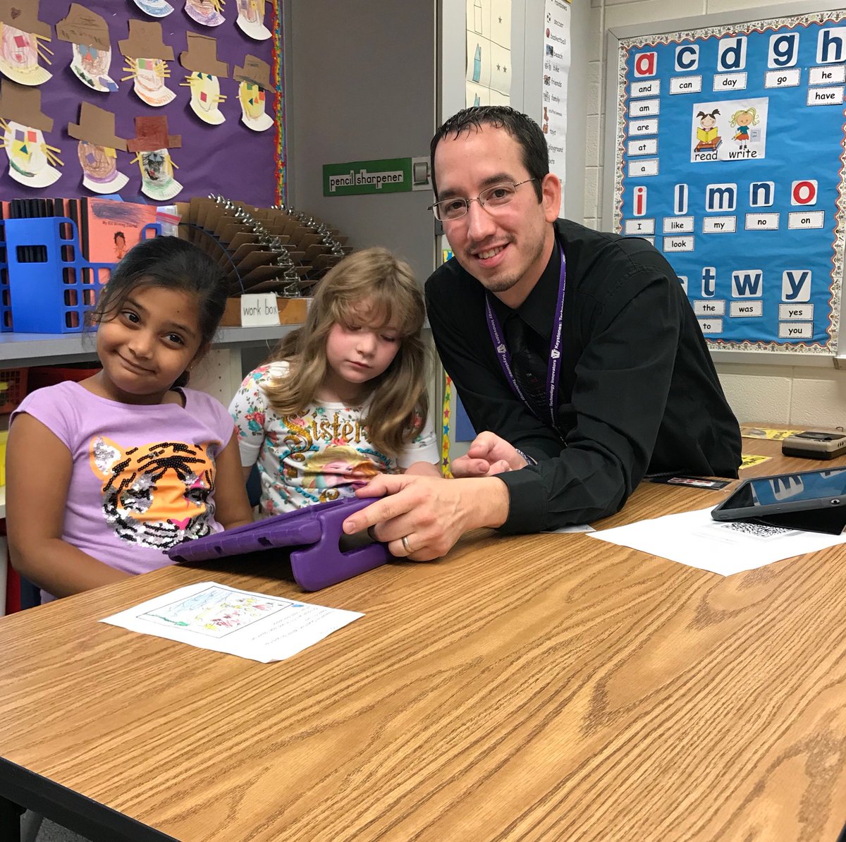 Thank you to ⁦<a href="/HampdenDragons/">🅷🅰🅼🅿🅳🅴🅽 🅴🅻🅴🅼🅴🅽🆃🅰🆁🆈</a>⁩ <a href="/Mr_d_Hampden/">Mario de La Barrera</a>⁩ Explorations teacher for teaching with ⁦<a href="/SHartHampdenK/">Stacy R. Hart</a>⁩ to show our kiddos how to use SeeSaw to share their learning with families.  ⁦<a href="/CVCIT/">CV CIT</a>⁩