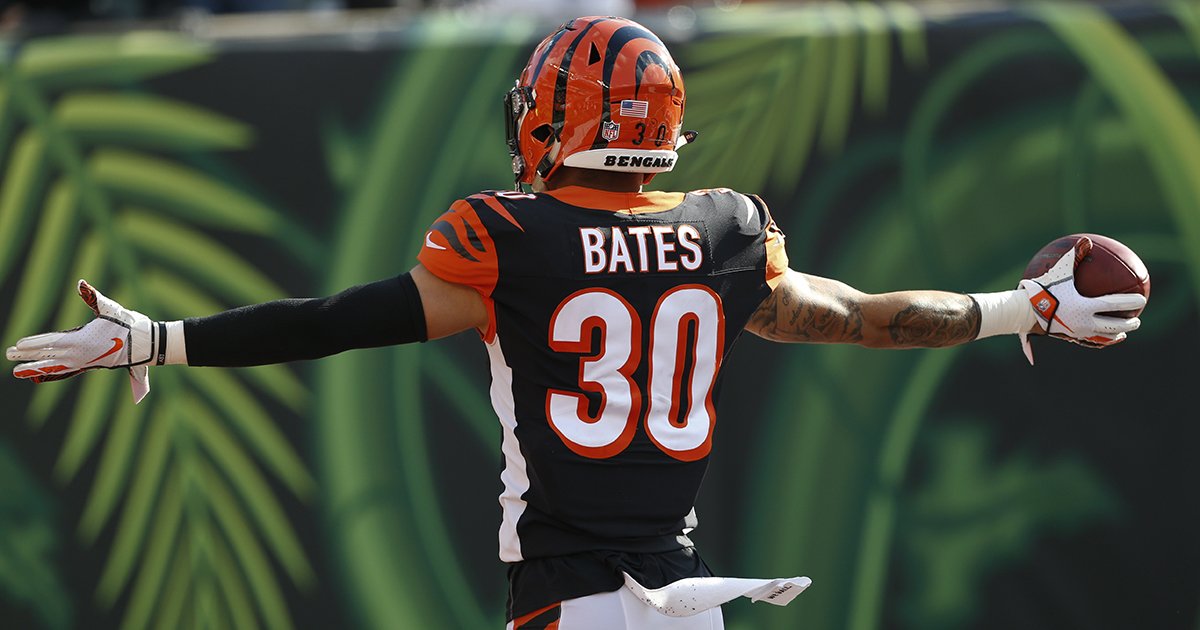 Bengals's tweet photo. LAST CHANCE TO VOTE!

S Jessie Bates is one of five players to be nominated for the Pepsi NFL Rookie of the Week for Week 8.

Read more 📰: https://t.co/Z5okxLo8qd https://t.co/n37ZJICAp8