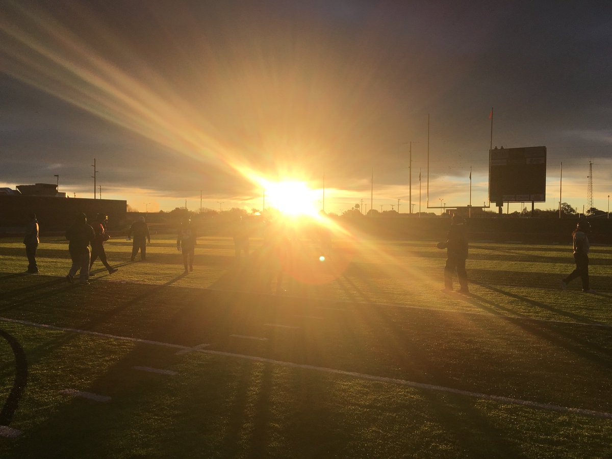 CoachKelleyLee's tweet photo. Beautiful Sunrise Halfway through Thur. Morning Practice #REIGNFOREVER https://t.co/F7F6iddfal